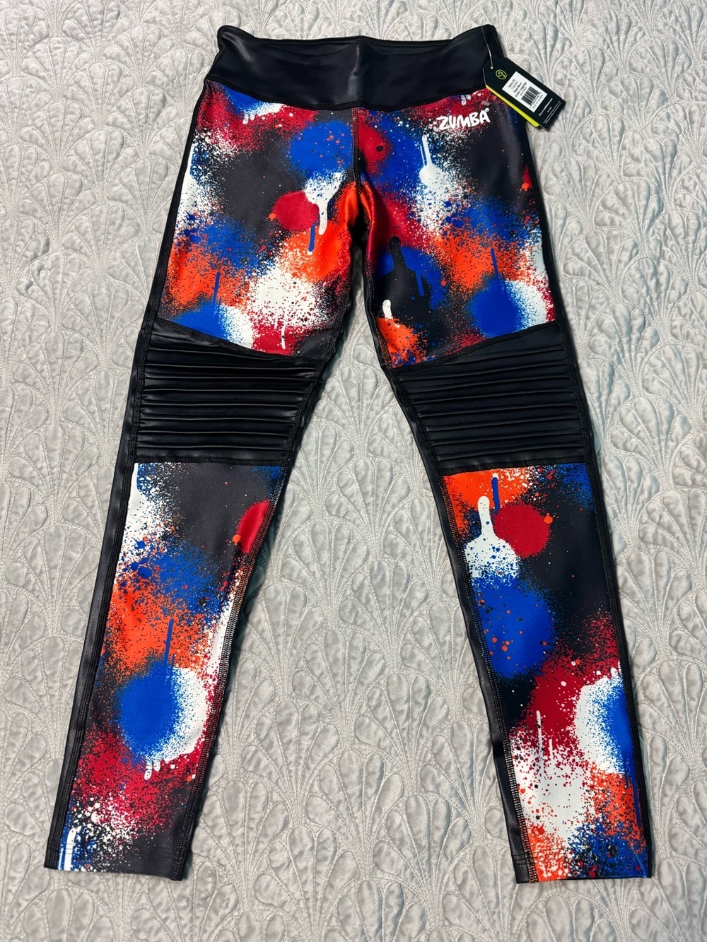 Zumba Fitness Must Move Ankle Leggings Black, Red, Blue & White Spray Print Sml